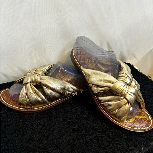 NWT Sam Edelman Garson Women’s Gold Flats Sandals / Sz 5.5 - Picture 1 of 9